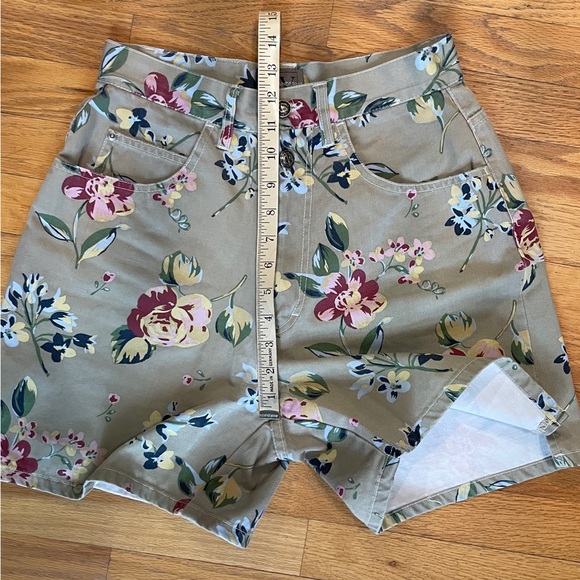 Gloria Vanderbilt Floral Denim Shorts Size 10 - Picture 5 of 5